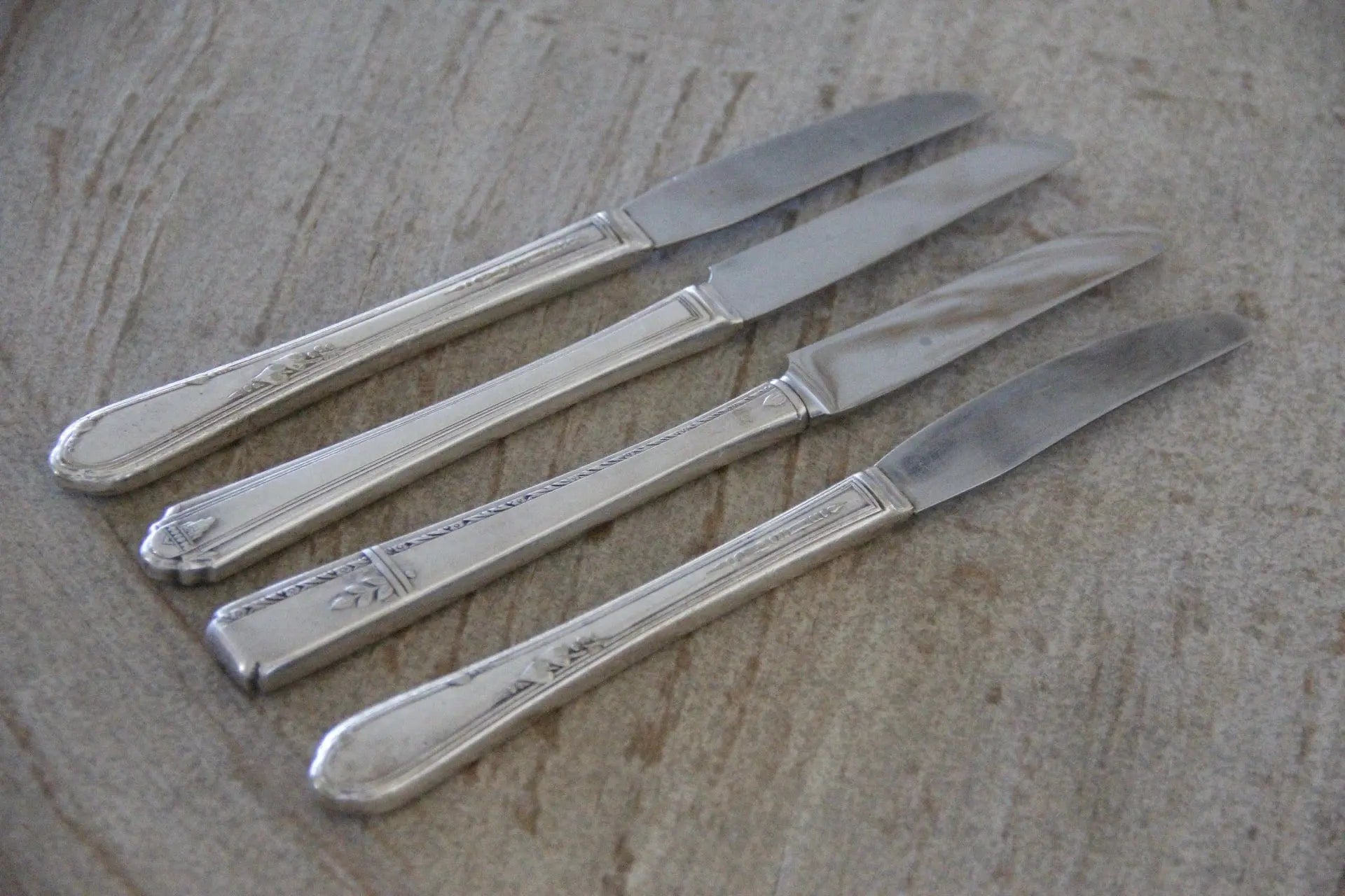 Antique Silver Grille Knife | Flatware 4 Mixed Pcs. Debra Hall Lifestyle