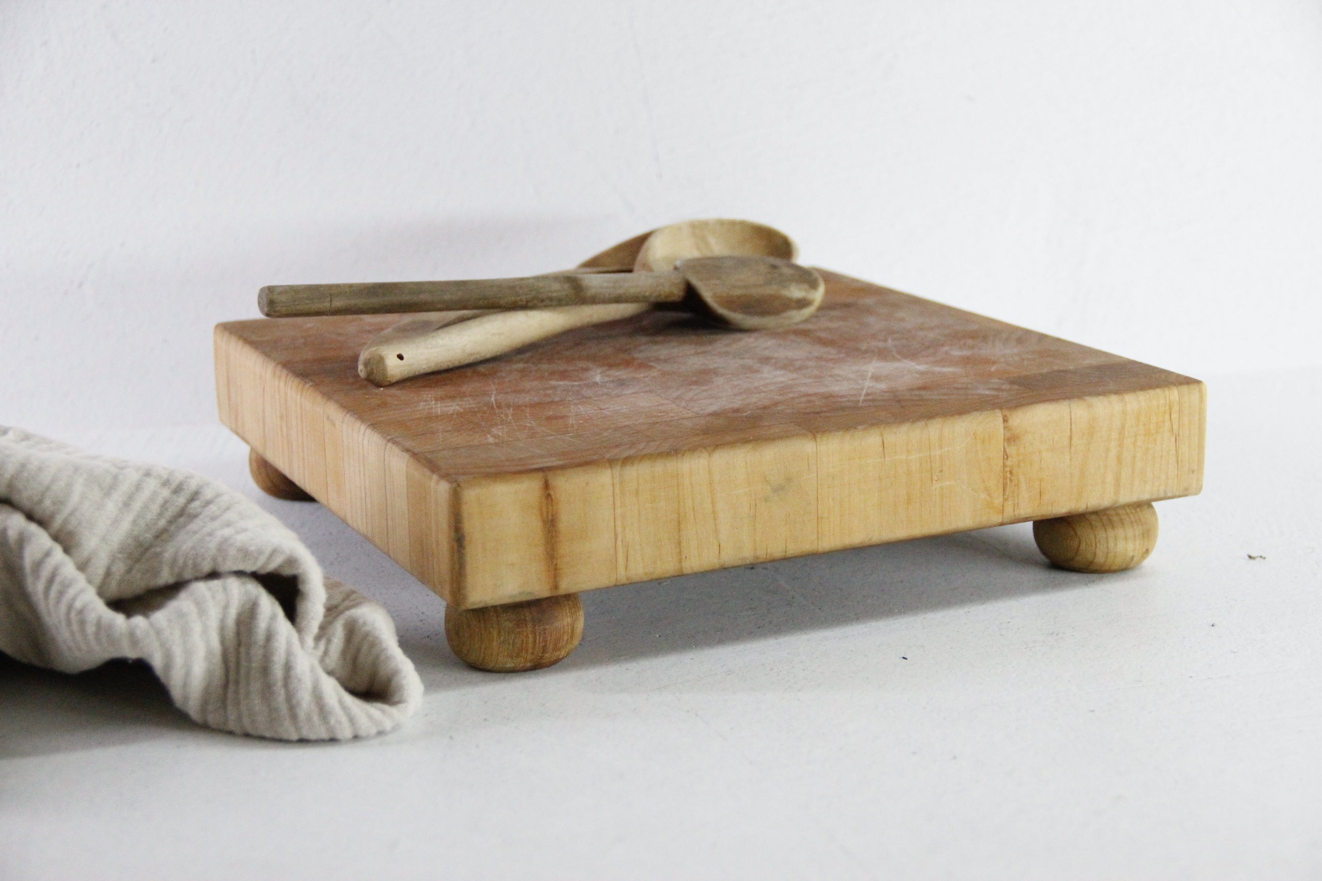 Mid Century Butcher Block Footed Cutting Board | End Cut Teak Debra Hall Lifestyle