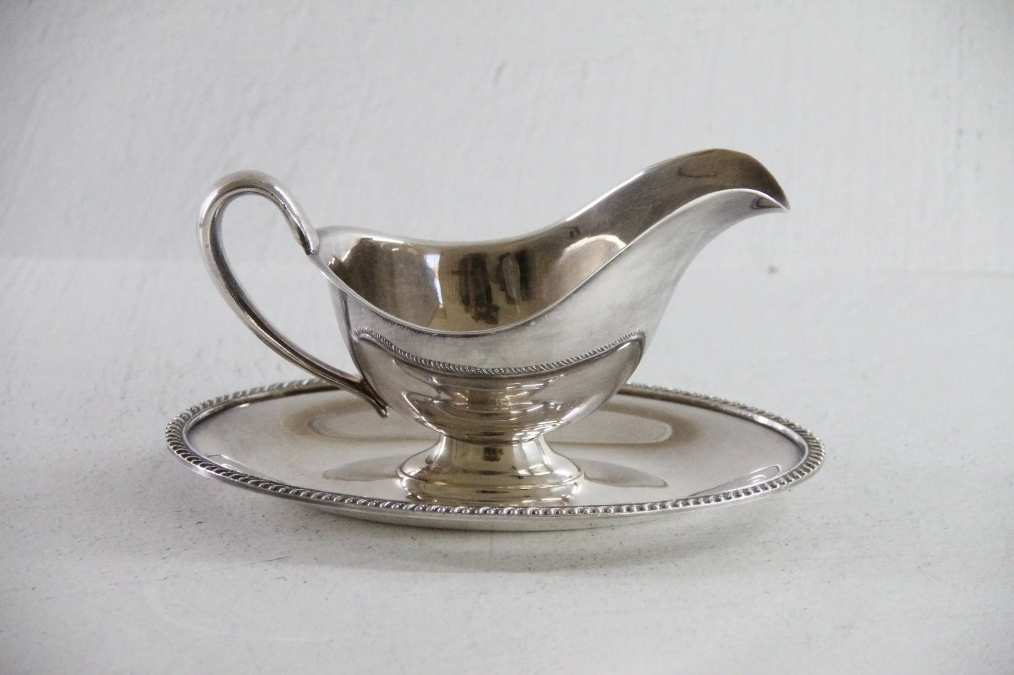 Vintage Silver-Plated Gravy Boat W/ Handle & Attached Underplate, WM Rogers - Debra Hall Lifestyle