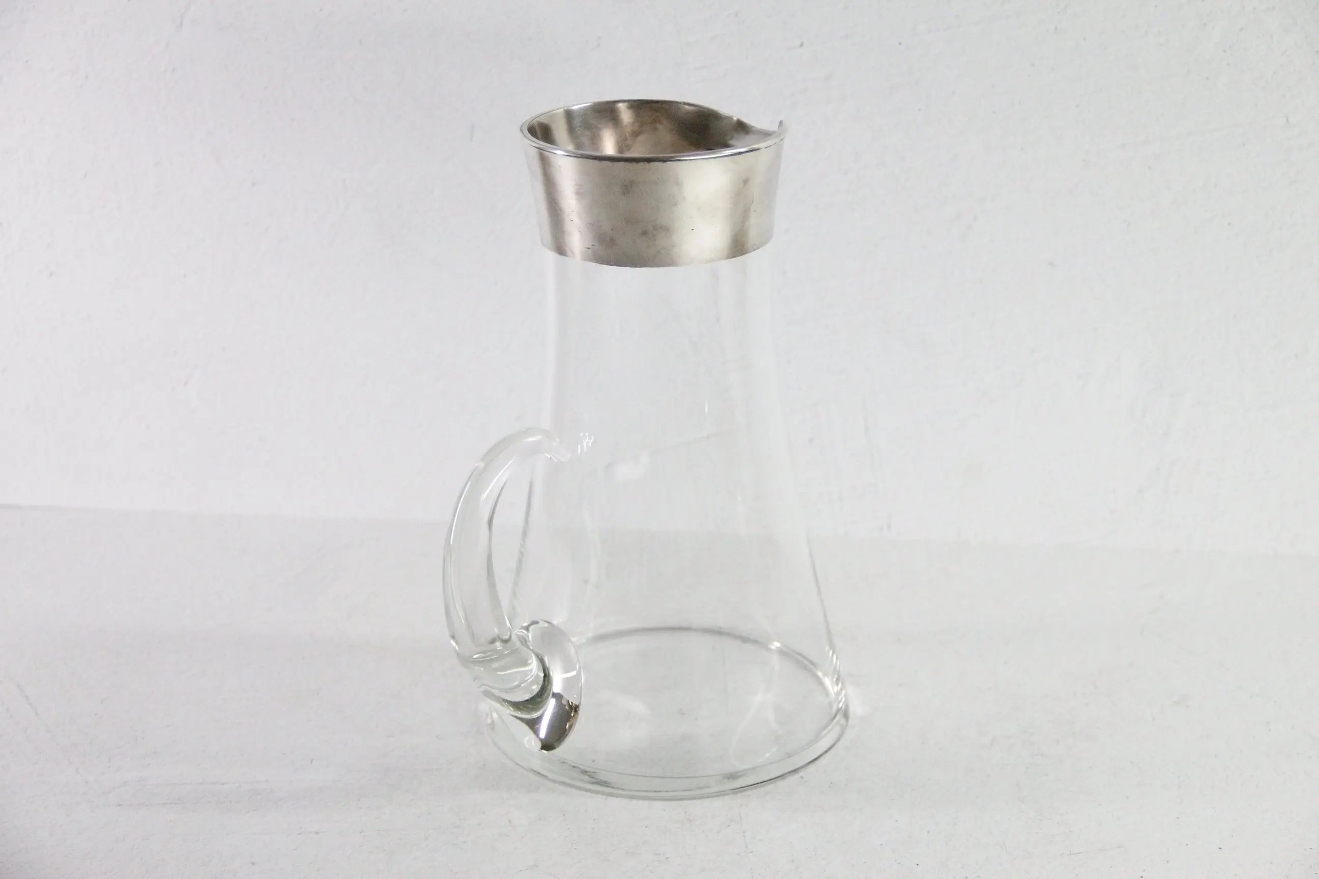 Dorothy Thorpe Pitcher | 64Oz Cocktail With Sterling Band  Debra Hall Lifestyle