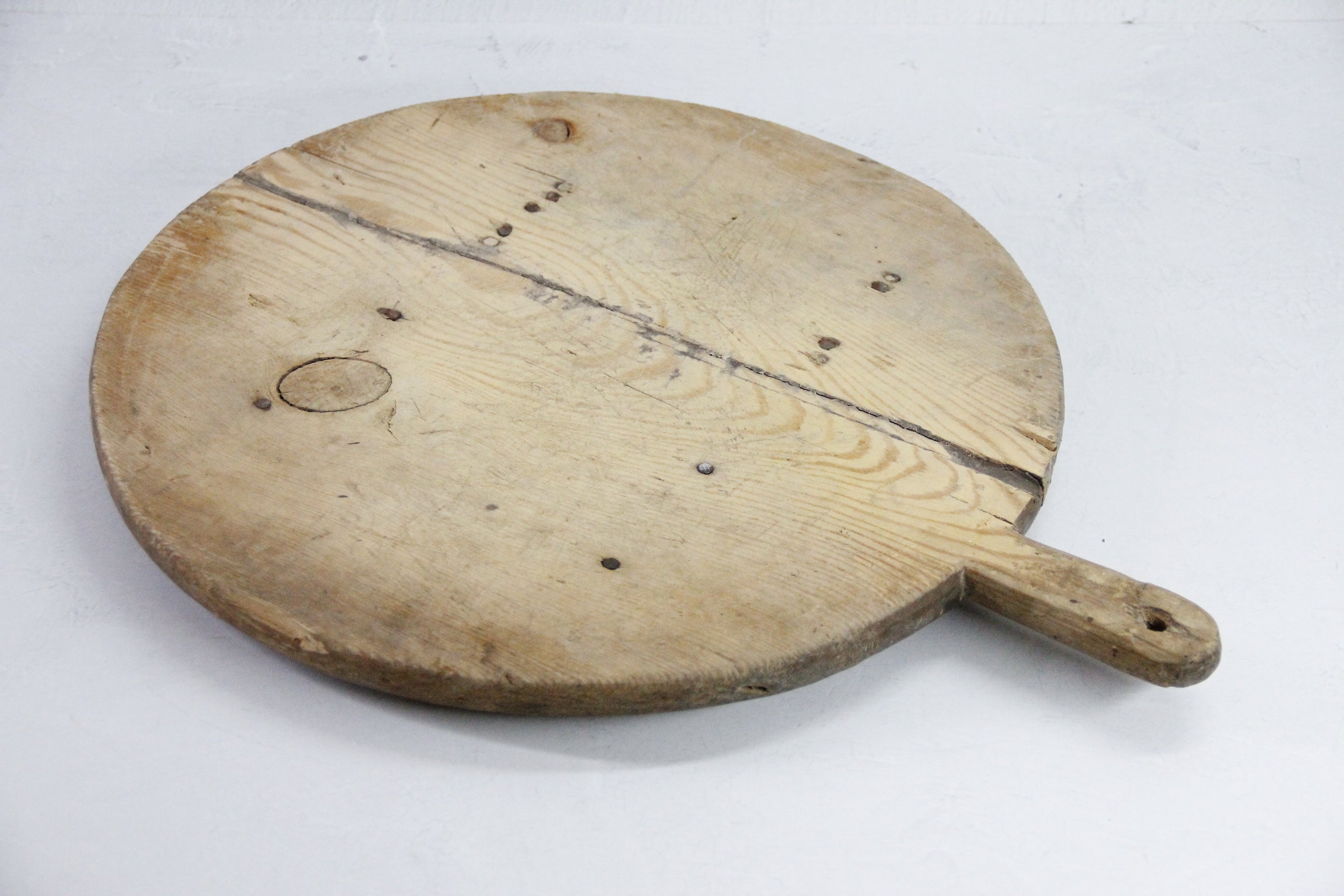 Antique Bread Board European | Round with Handle Large