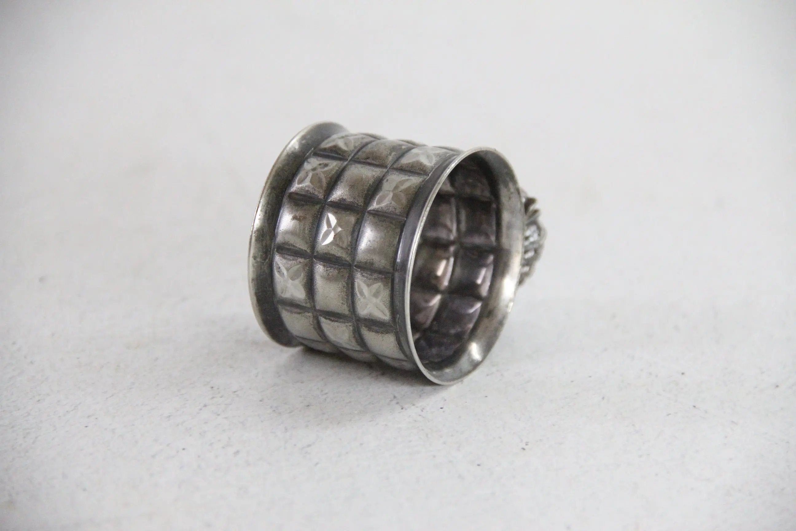 Napkin Ring Studded Bird  Debra Hall Lifestyle