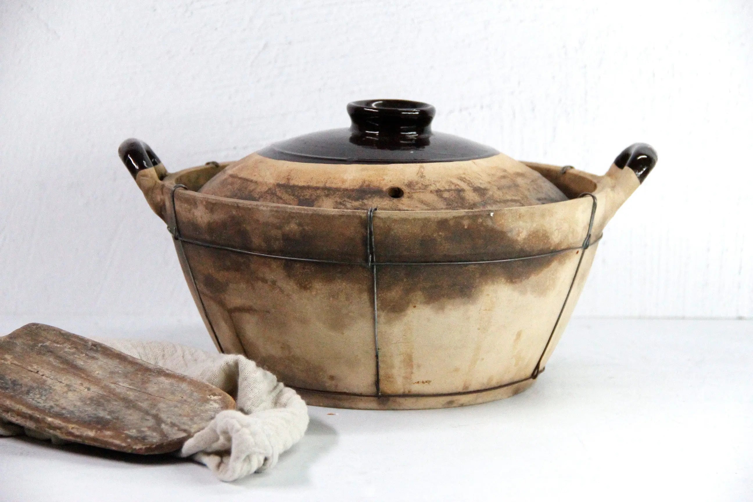 Vintage Chinese Clay Pot With Lid | Wired Cookware  Debra Hall Lifestyle