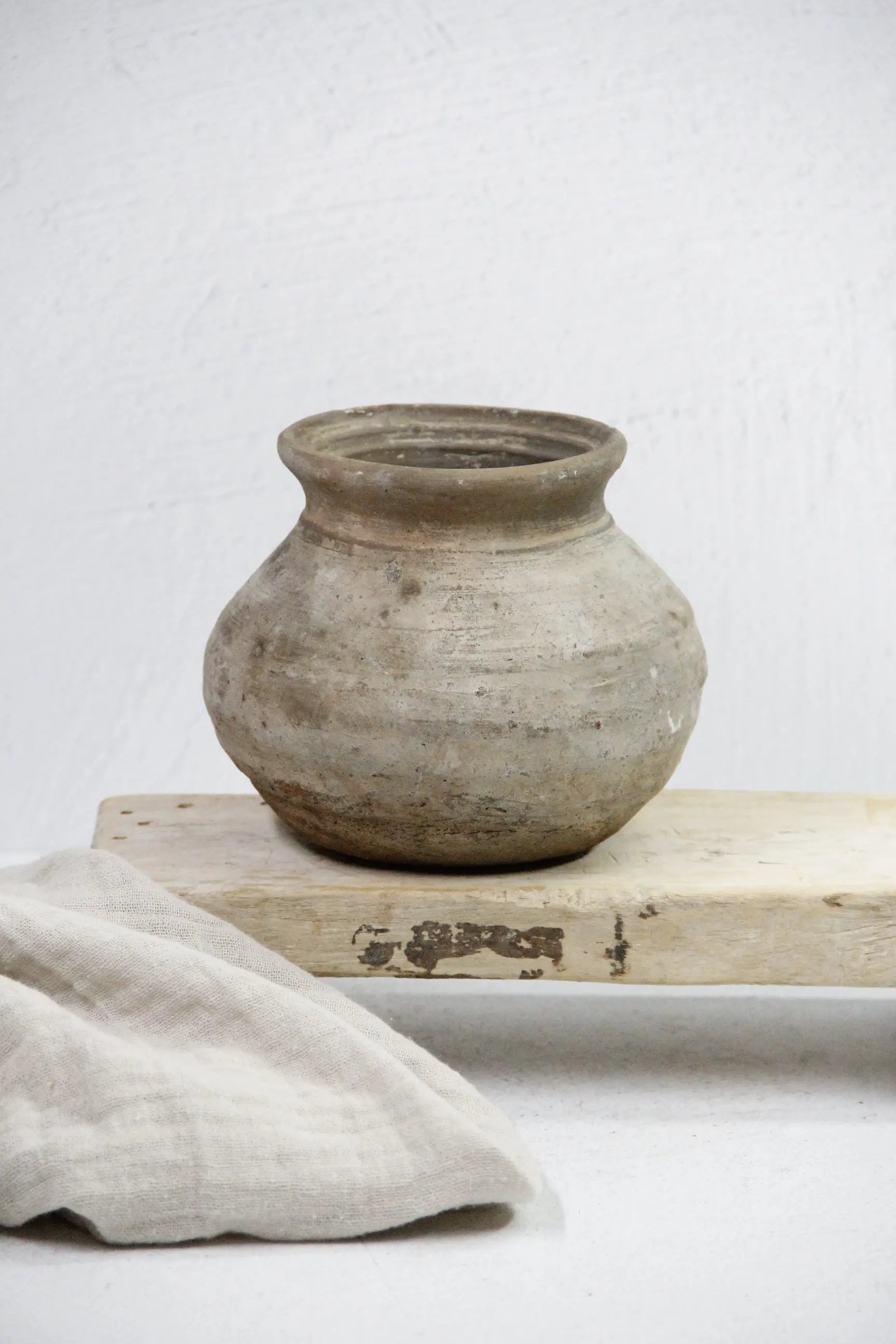 Vintage Clay Pot Medium | Cook Vessel-Mocha Brown  Debra Hall Lifestyle