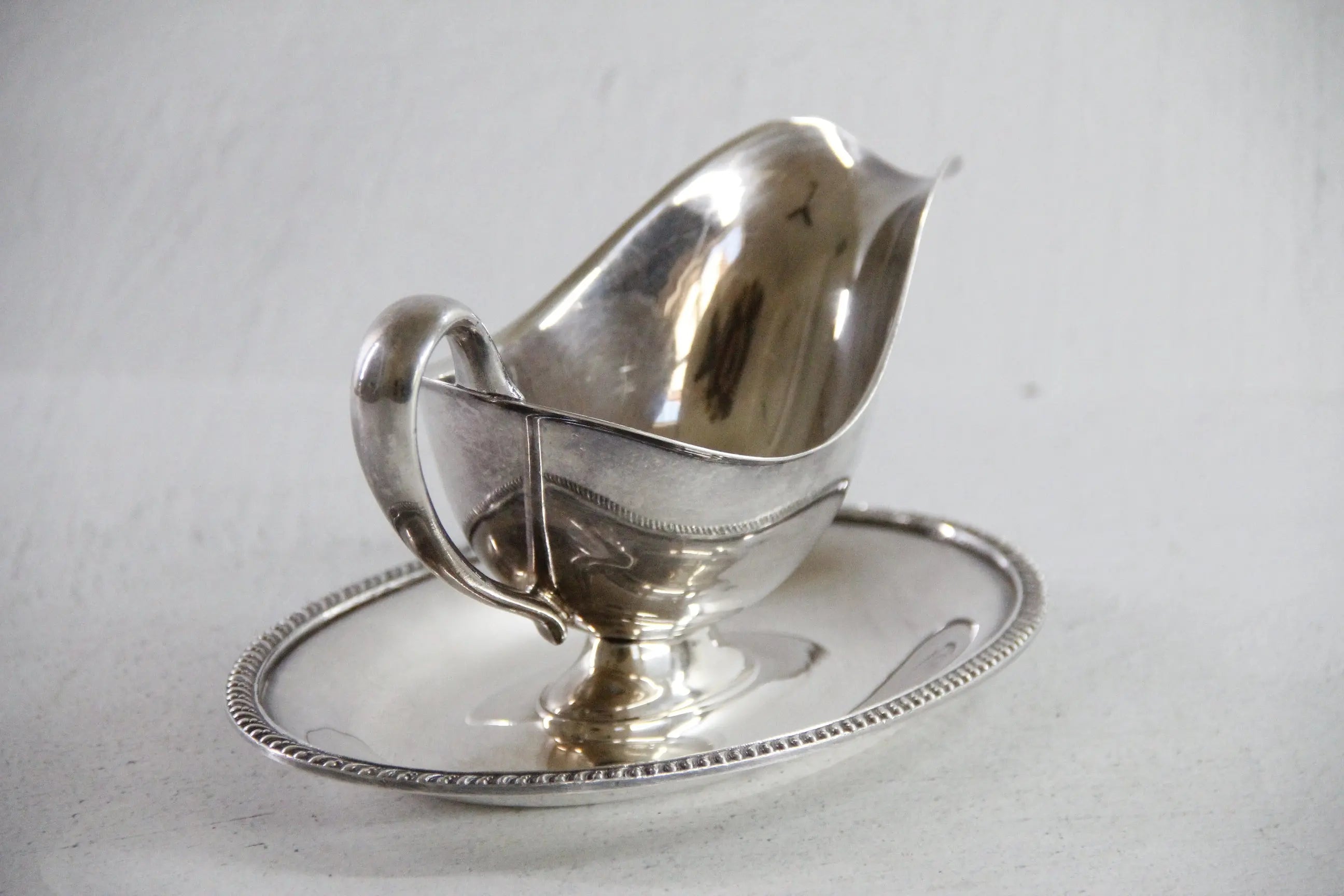 Vintage Silver-Plated Gravy Boat W/ Handle & Attached Underplate, WM Rogers  Debra Hall Lifestyle