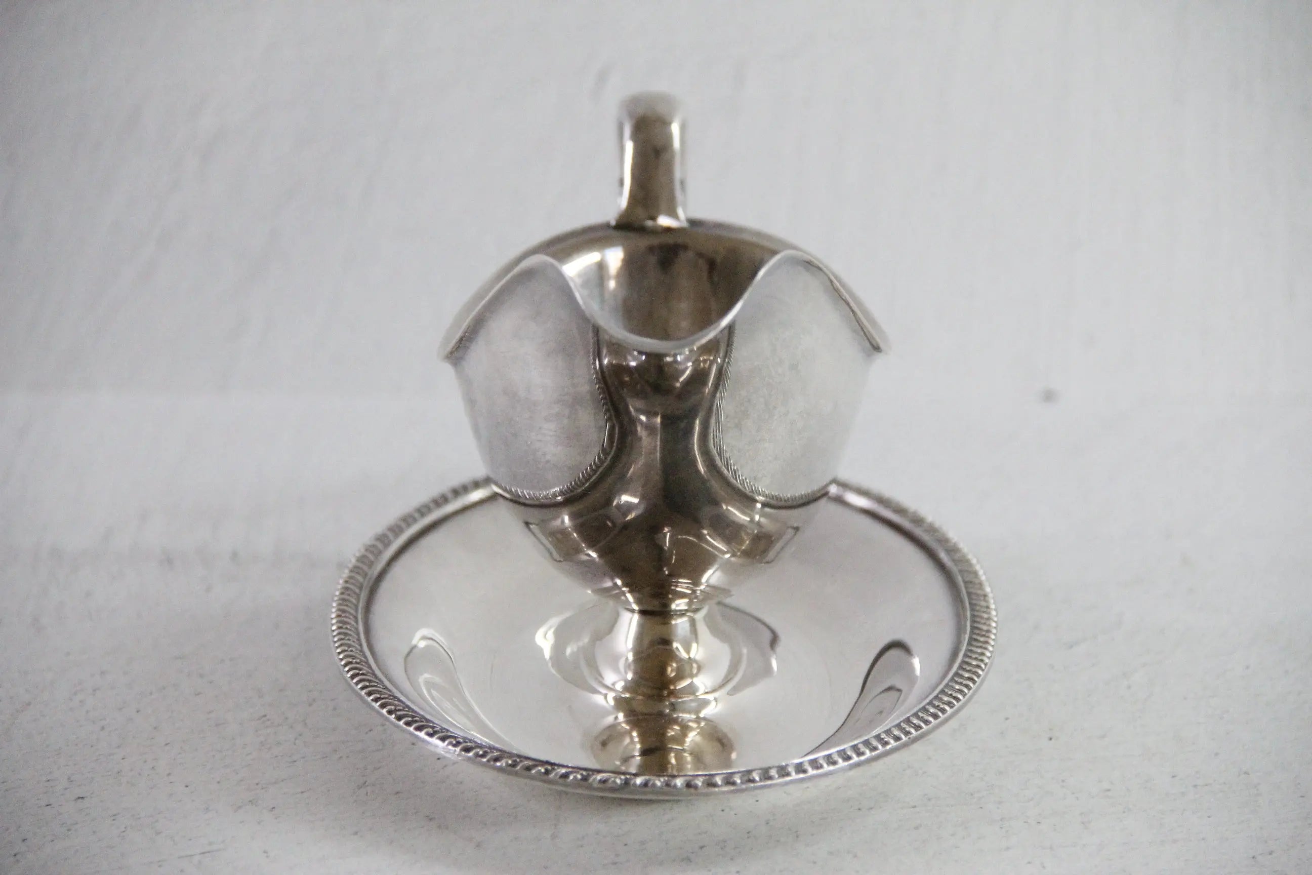 Vintage Silver-Plated Gravy Boat W/ Handle & Attached Underplate, WM Rogers  Debra Hall Lifestyle