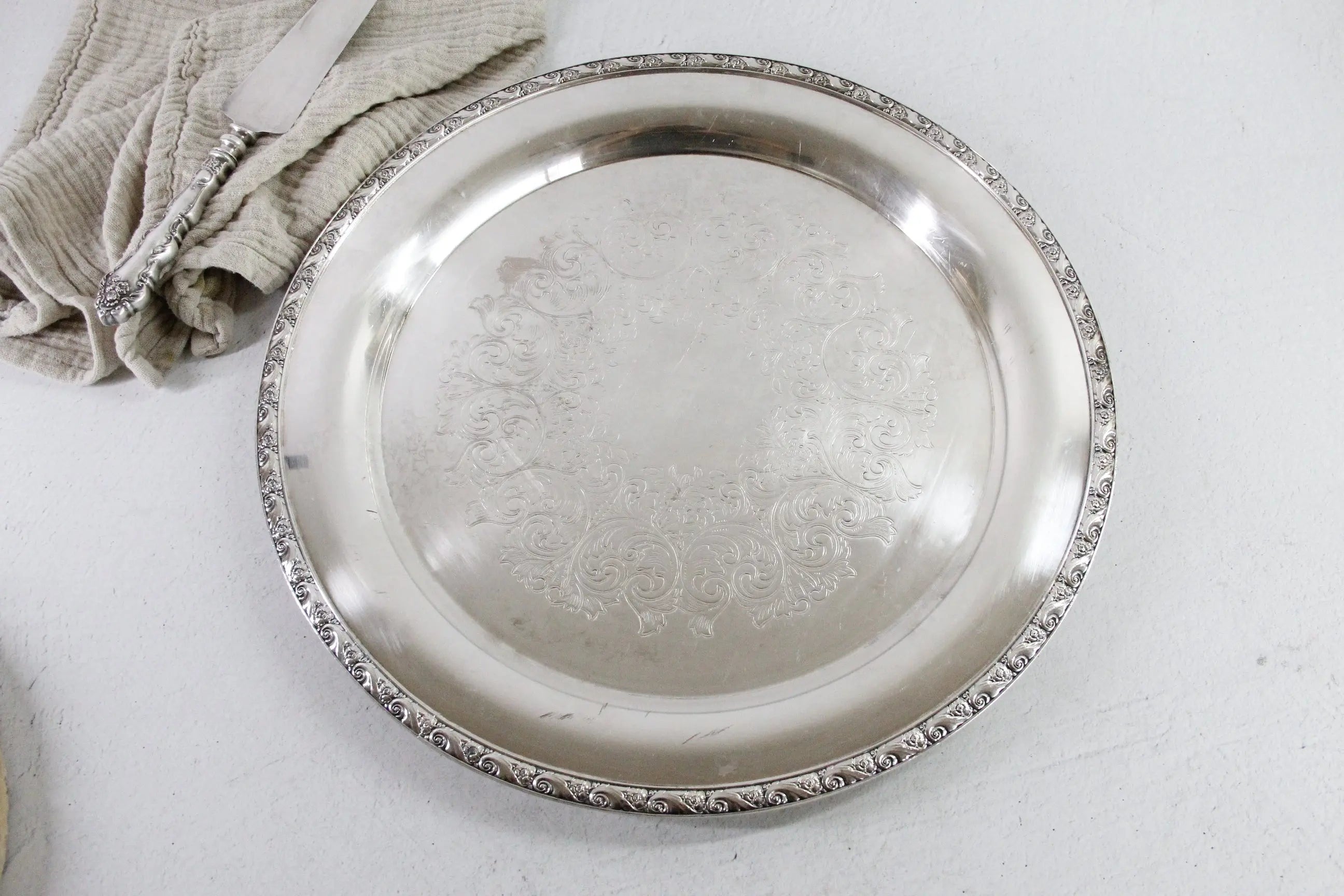 Vintage Silverplate Tray | Tudor Queen Bess 15" Gallery