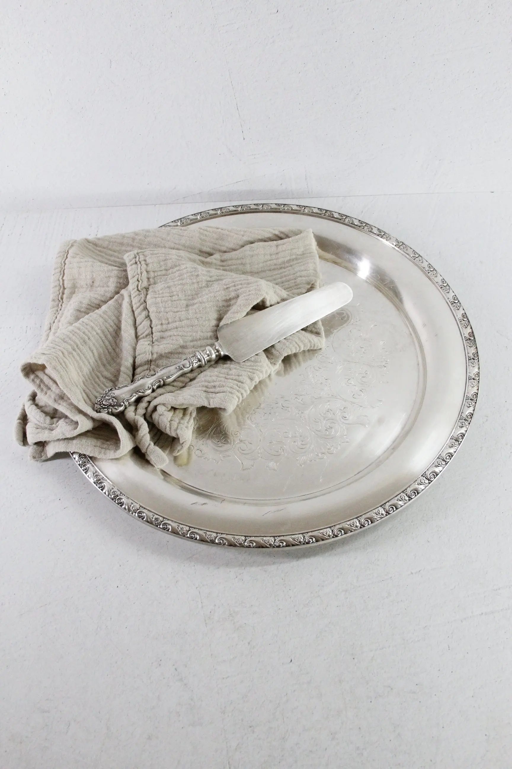 Vintage Silverplate Tray | Tudor Queen Bess 15" Gallery