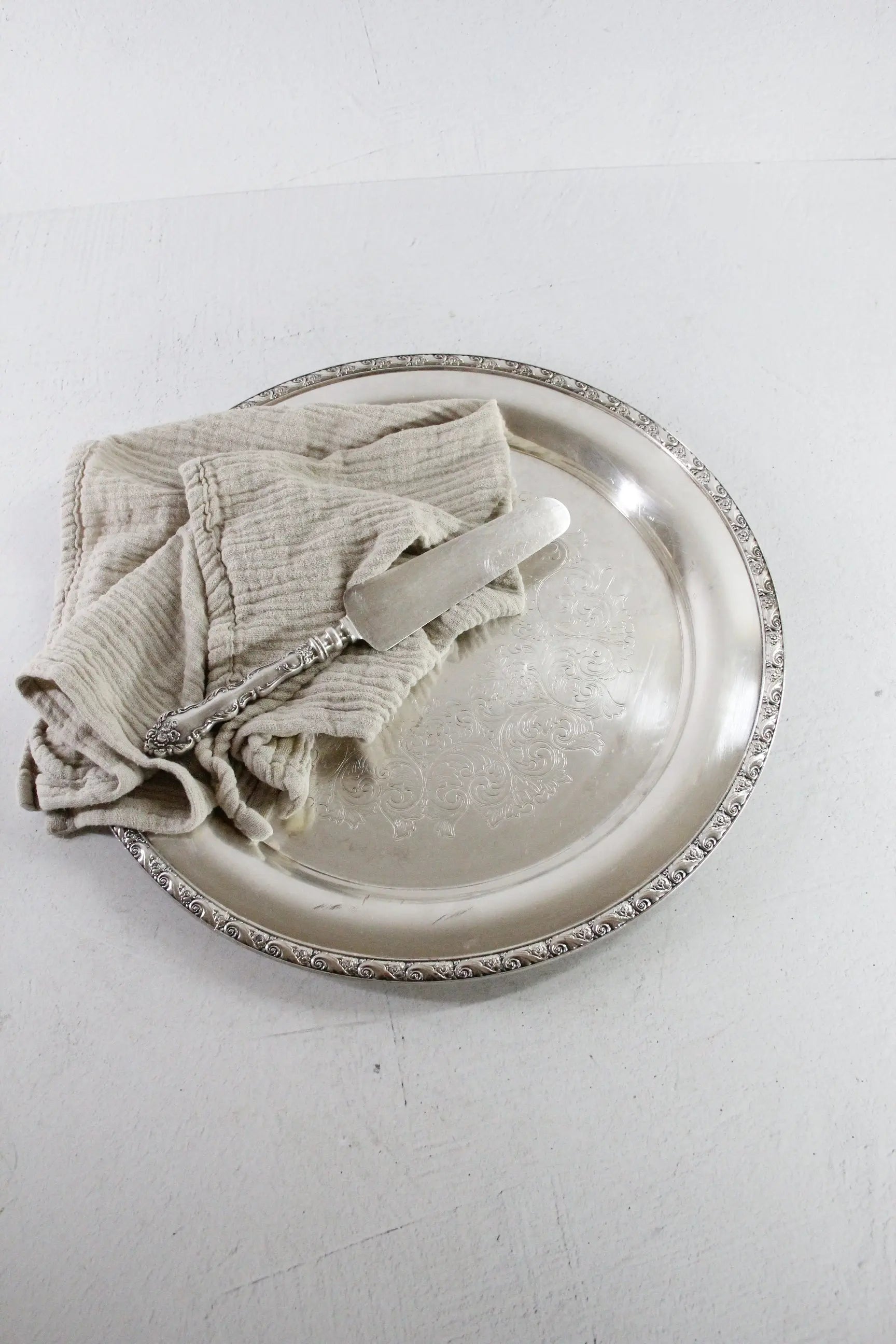 Vintage Silverplate Tray | Tudor Queen Bess 15" Gallery