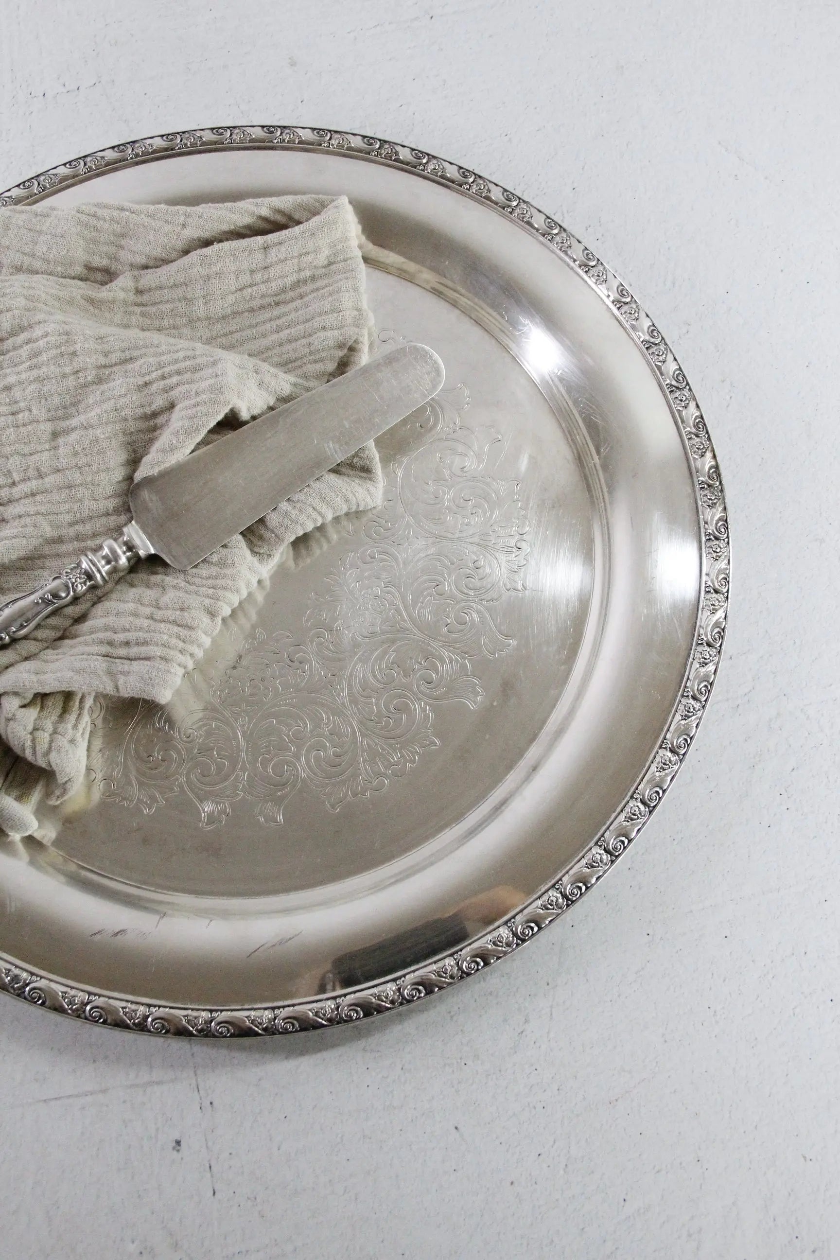 Vintage Silverplate Tray | Tudor Queen Bess 15" Gallery