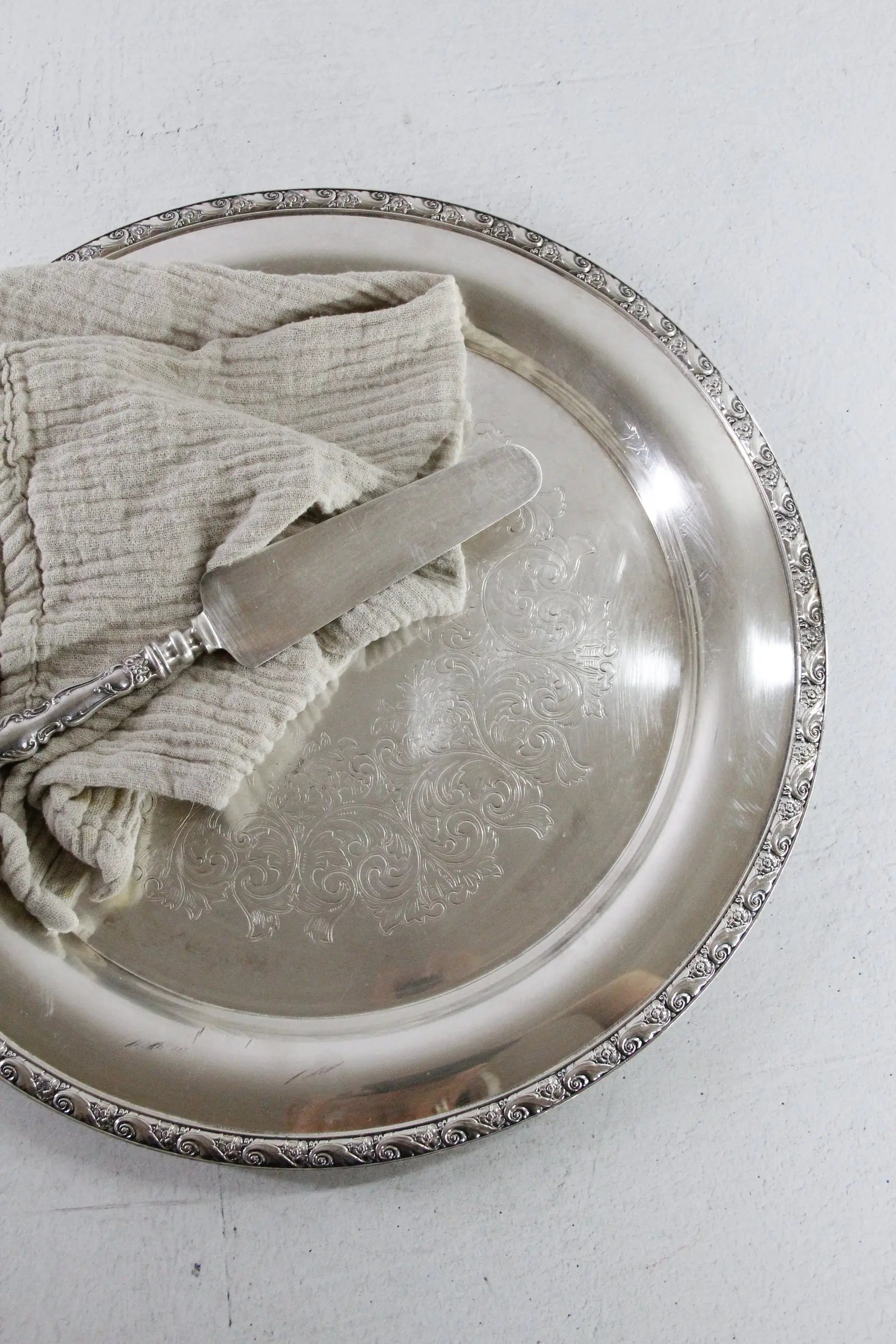 Vintage Silverplate Tray | Tudor Queen Bess 15" Gallery