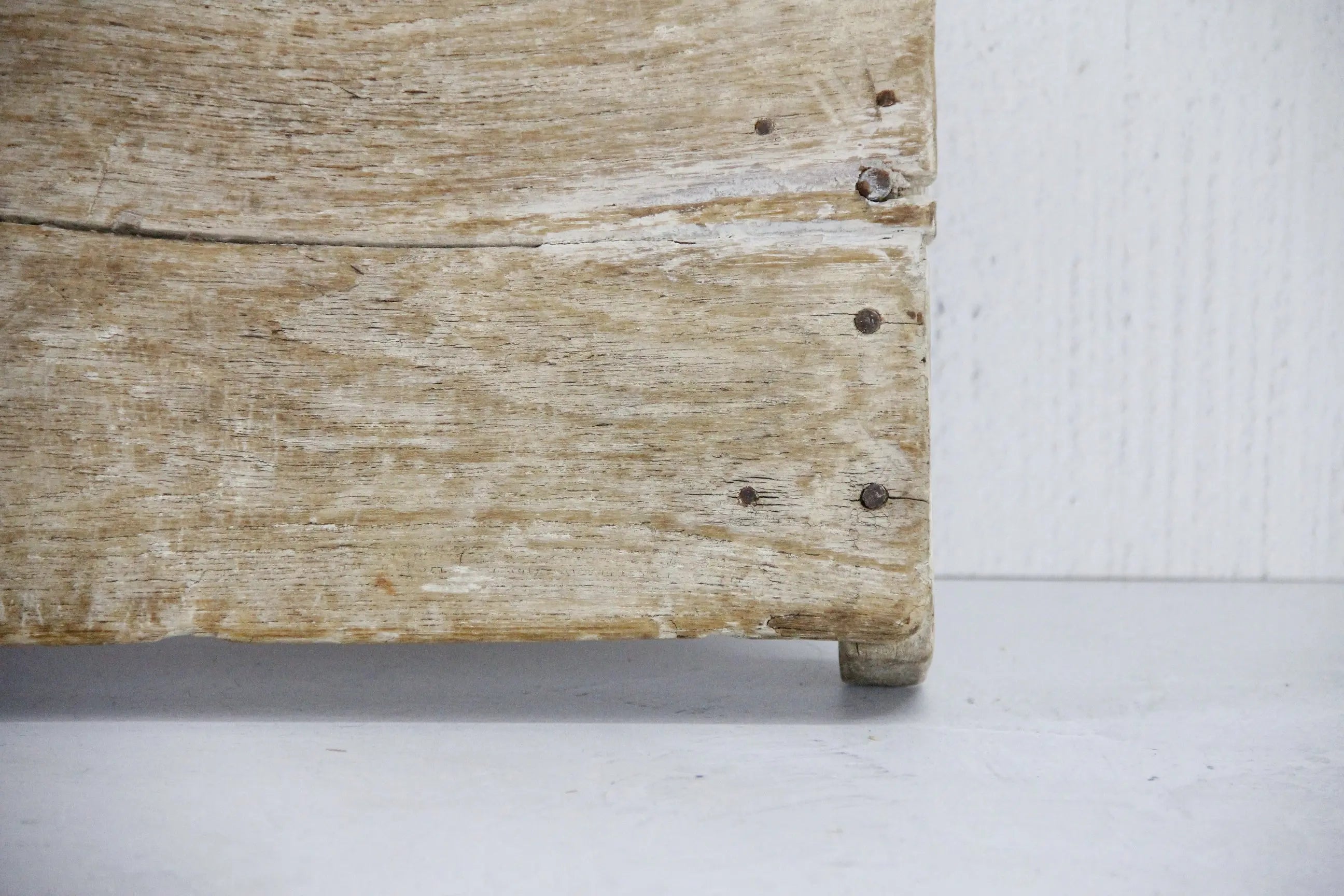 Vintage Wood Riser | Bleached Teak Bajot Board/Natural Tray  Debra Hall Lifestyle