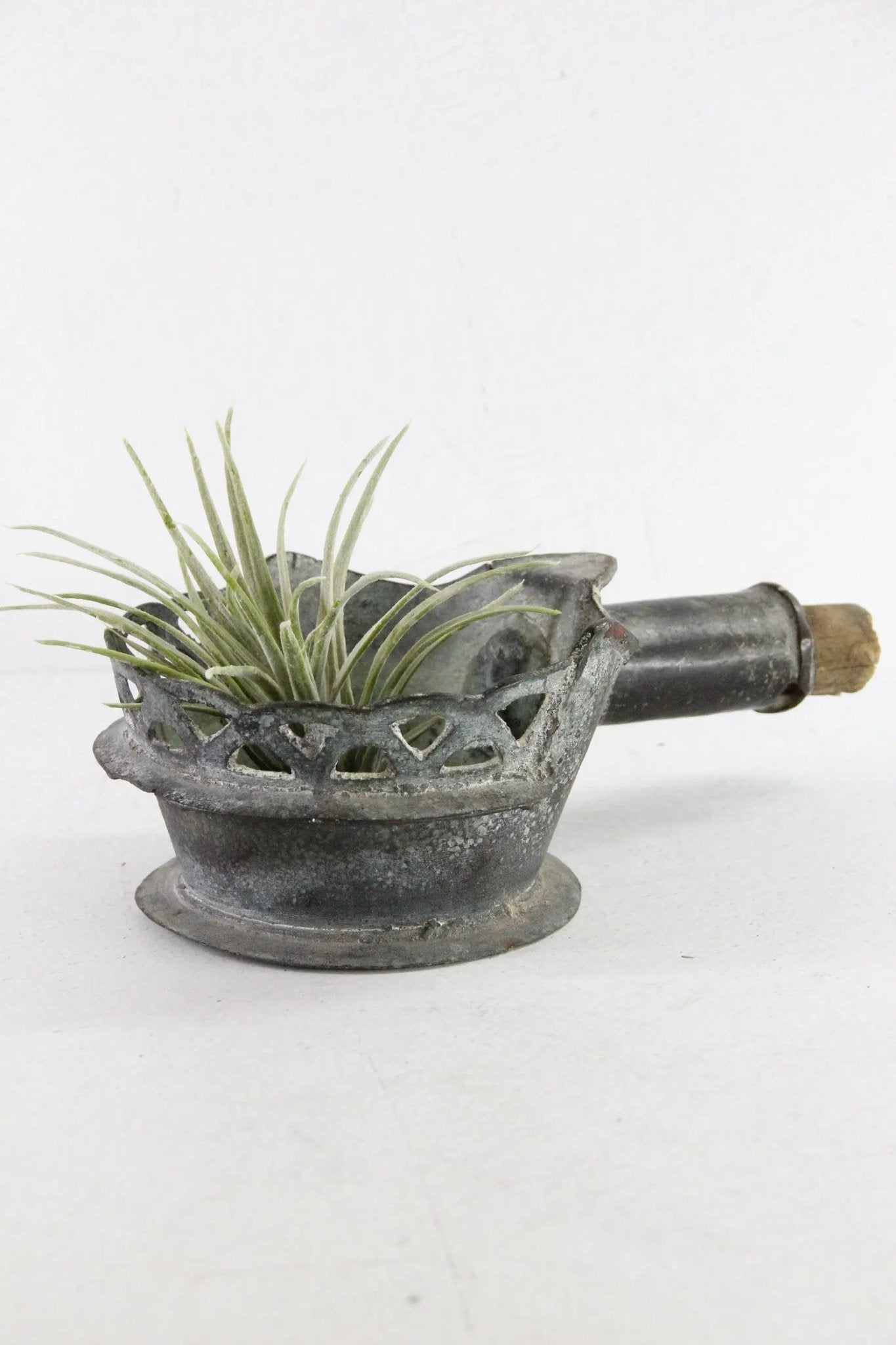 Chinese Silk Iron 18th Century Reticulated Bronze Open Pan - Debra Hall Lifestyle