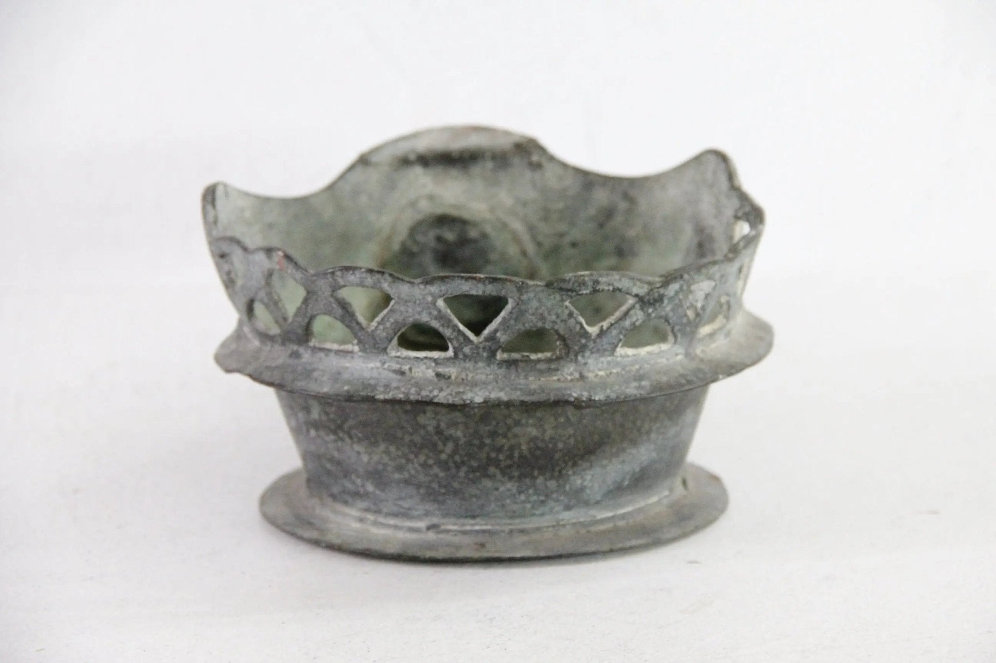 Chinese Silk Iron 18th Century Reticulated Bronze Open Pan - Debra Hall Lifestyle