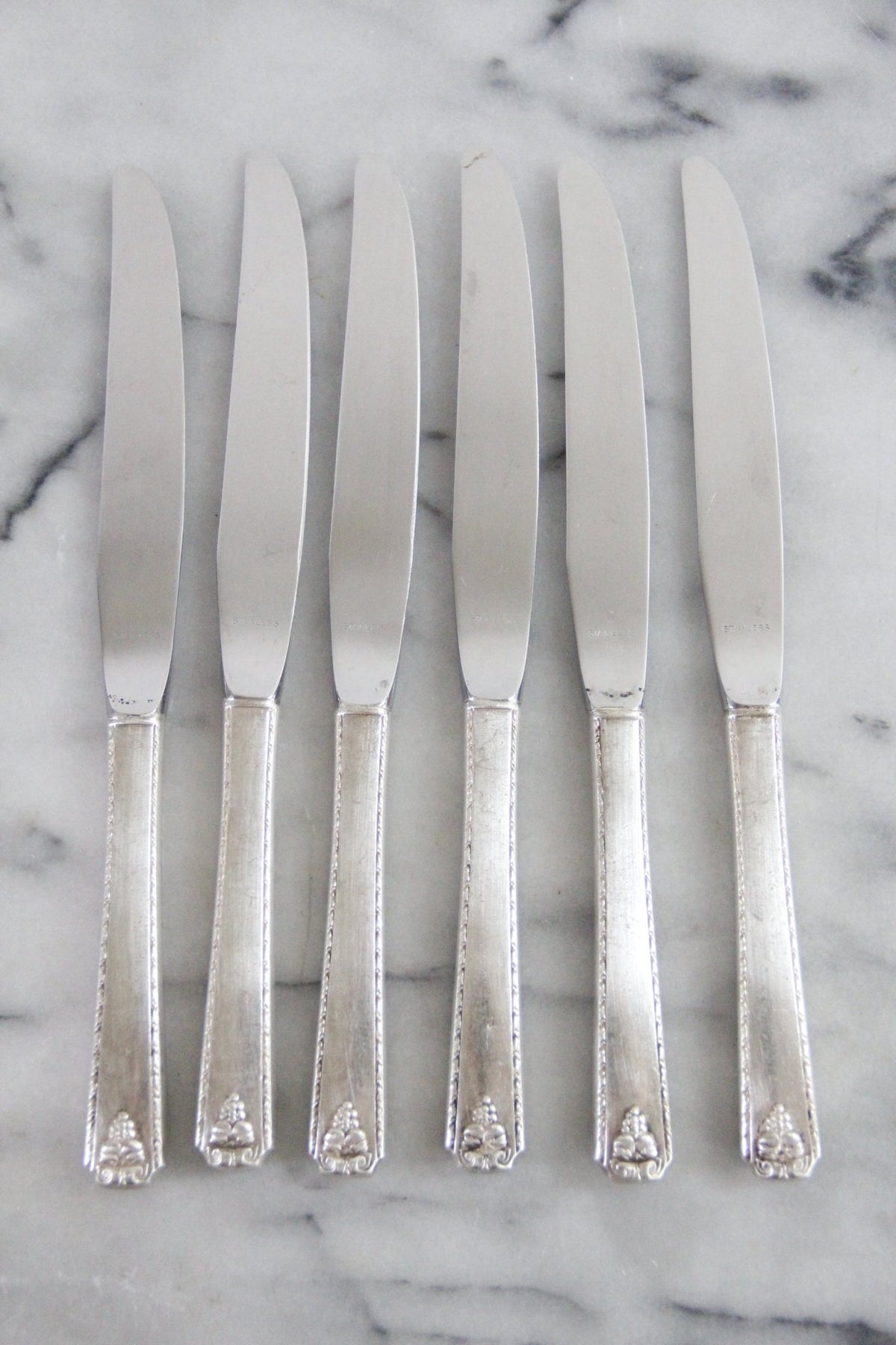 Vintage Oneida Bordeaux Dinner Knives | Silverplate Set of 6 - Debra Hall Lifestyle