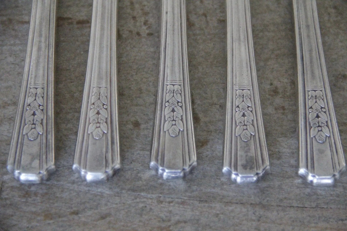 Vintage Silver Flatware | Grille Knives 5 Pcs - Debra Hall Lifestyle