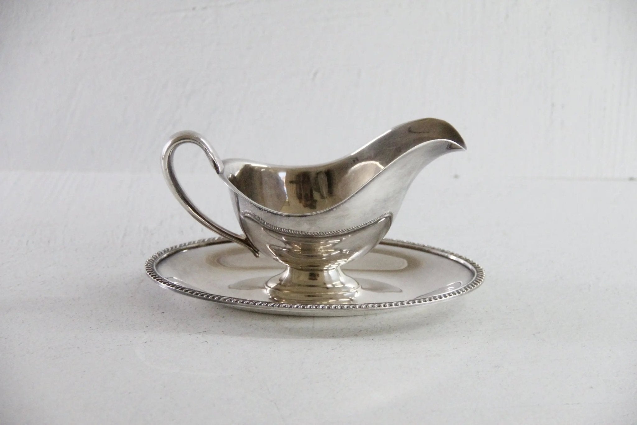 Vintage Silver-Plated Gravy Boat W/ Handle & Attached Underplate, WM Rogers - Debra Hall Lifestyle